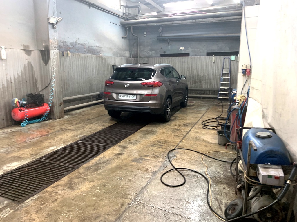 Автомойка с постом шиномонтажа